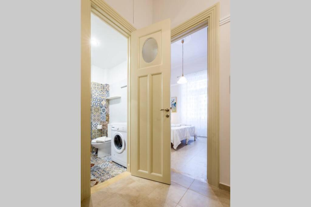 Neoclassical Apartment With 2 Bedrooms In El Pireo Exterior foto