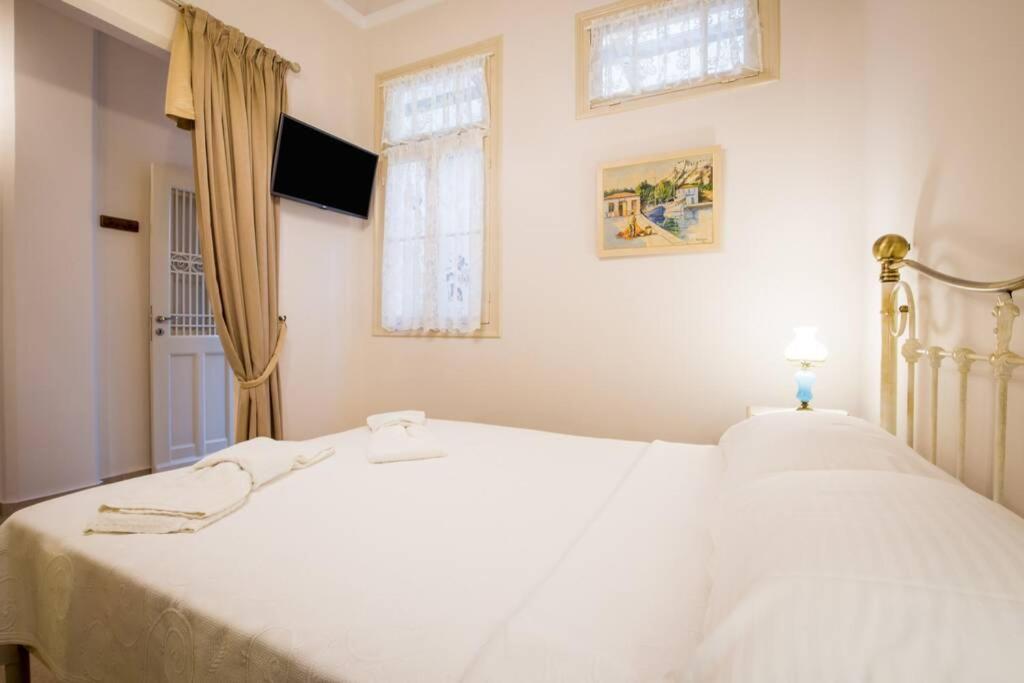 Neoclassical Apartment With 2 Bedrooms In El Pireo Exterior foto