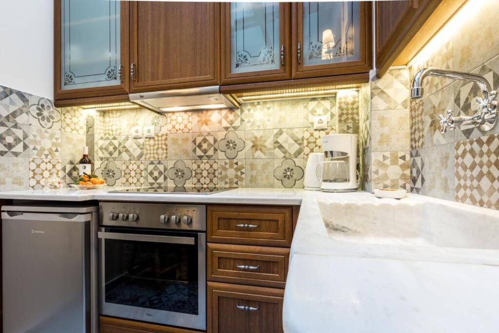 Neoclassical Apartment With 2 Bedrooms In El Pireo Exterior foto