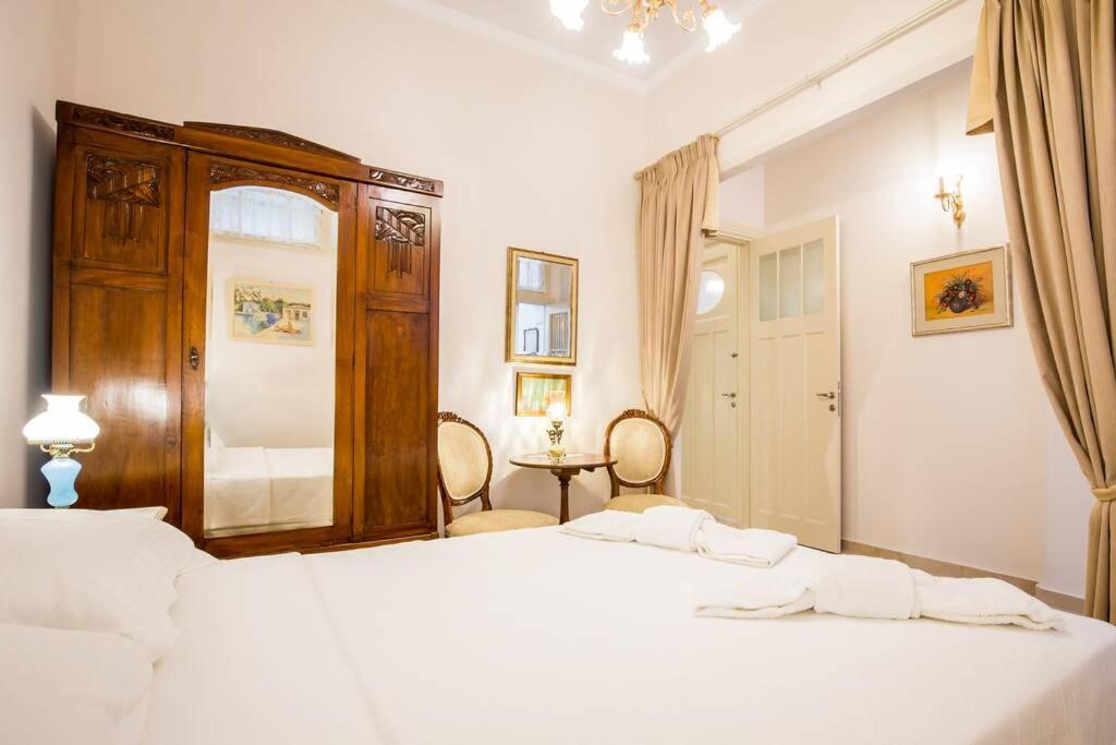Neoclassical Apartment With 2 Bedrooms In El Pireo Exterior foto