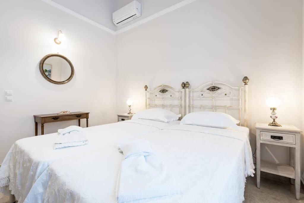 Neoclassical Apartment With 2 Bedrooms In El Pireo Exterior foto